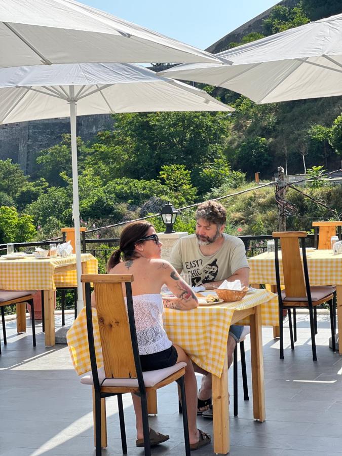 Hotel With Castle View Gjirokastër Dış mekan fotoğraf