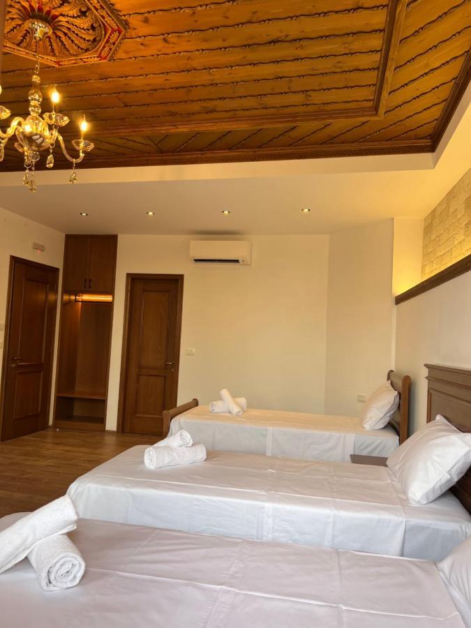 Hotel With Castle View Gjirokastër Dış mekan fotoğraf