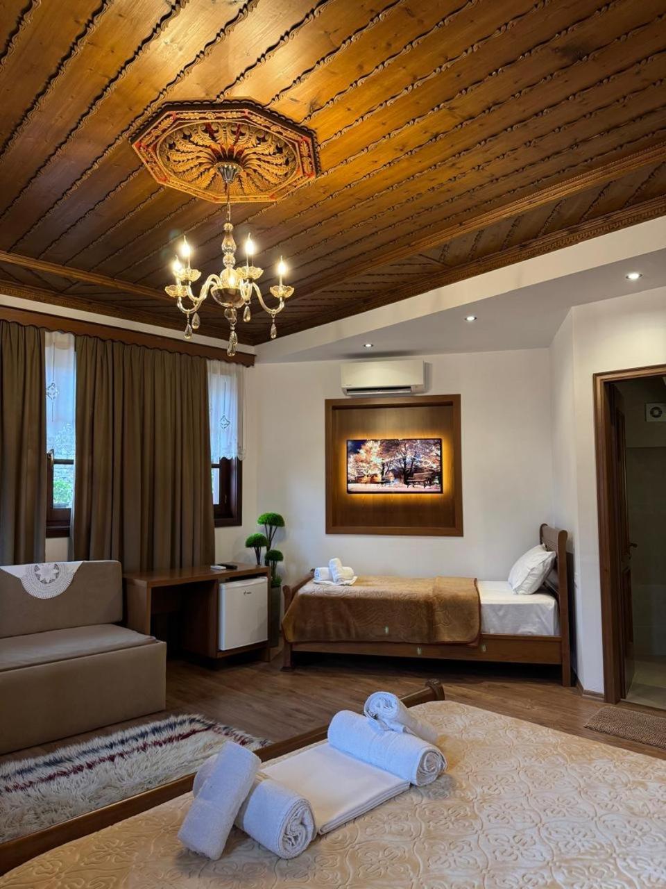 Hotel With Castle View Gjirokastër Dış mekan fotoğraf